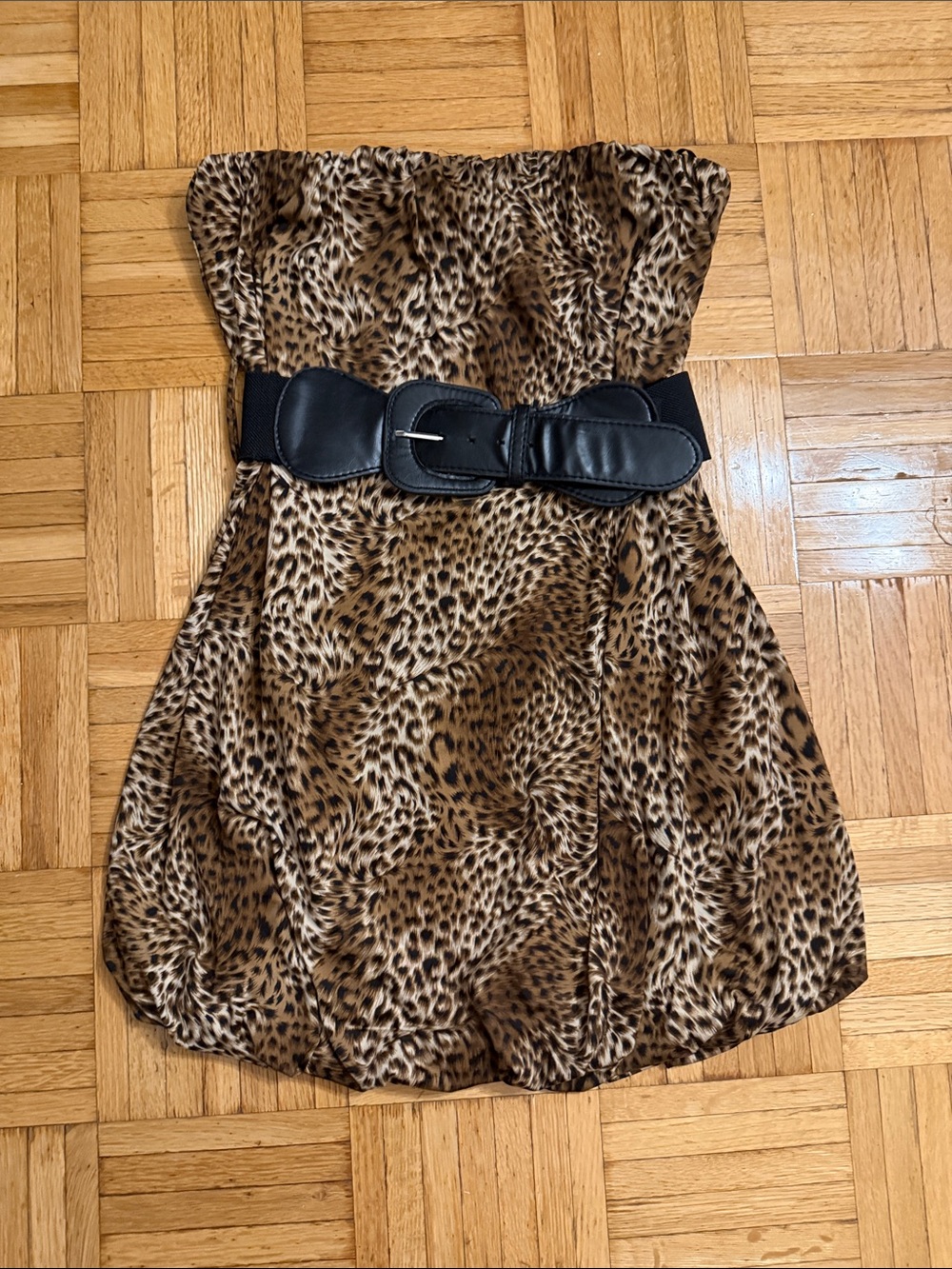 Vintage Forever 21 Women’s strapless leopard print dress with black belt